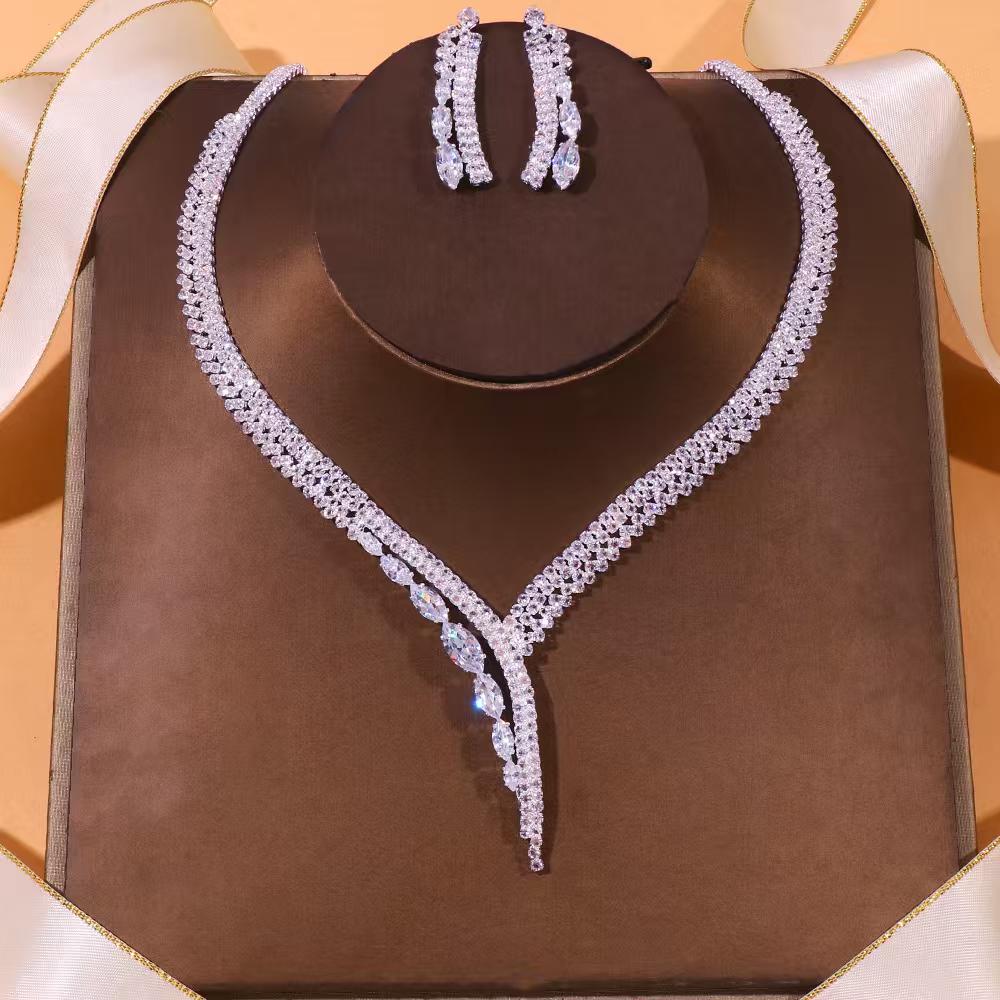 Luxury Crystal Drop Necklace Set – Elegant Bridal & Party Jewelry